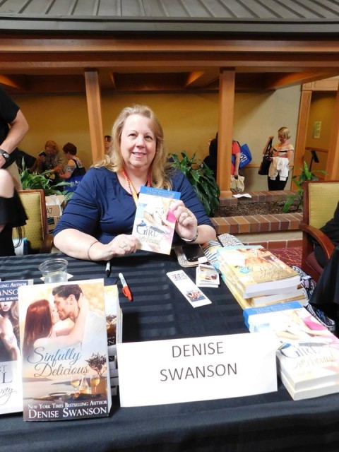 Erlanger, Kentucky: Denise at the Reader & Author Get Together